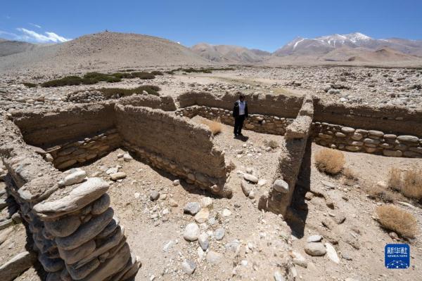 新华全媒+｜国道之行 从雪山奔向大海|洛桑占堆和他的五个家