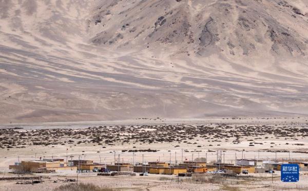 新华全媒+｜国道之行 从雪山奔向大海|洛桑占堆和他的五个家