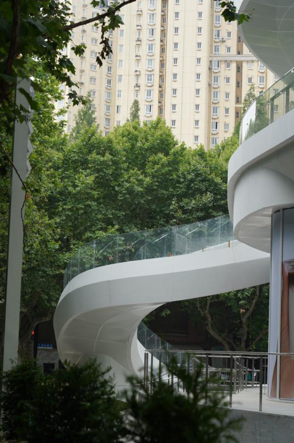 一镜到底!穿梭机带你探营升级归来的上海影城,“千人大厅”也“换肤”啦 一镜到底!穿梭机带你探营升级归来的上海影城,“千人大厅”也“换肤”啦