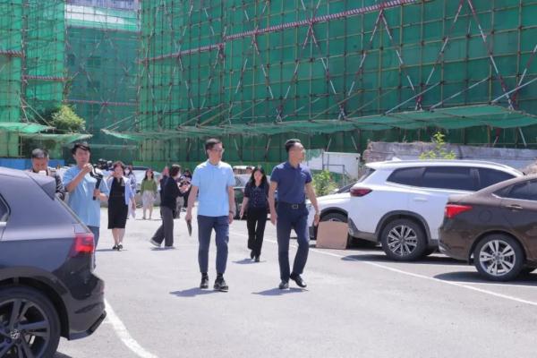 区重大项目中心开展云景里旧改外窗护栏拆除主题党日活动 区重大项目中心开展云景里旧改外窗护栏拆除主题党日活动