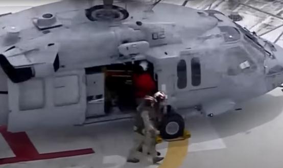 美军一飞行员从F-5战机上弹射 坠海后被救起 美军一飞行员从F-5战机上弹射 坠海后被救起