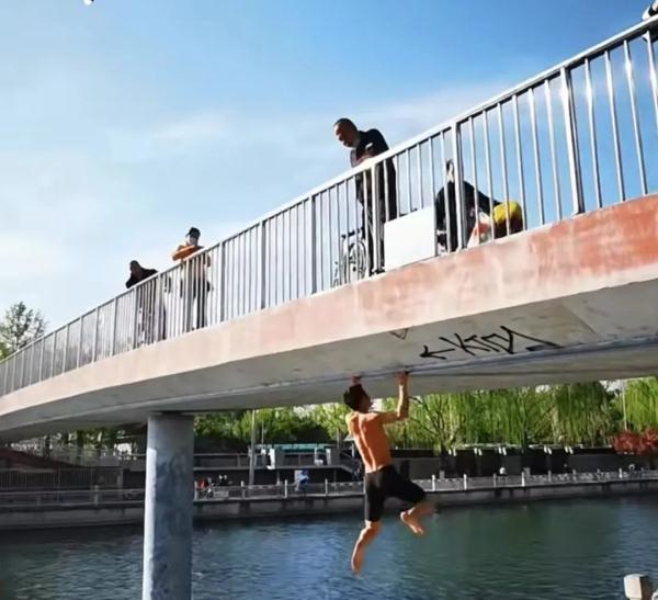 北京这座“网红桥”被封！多人曾挑战徒手爬桥，其中不乏未成年…