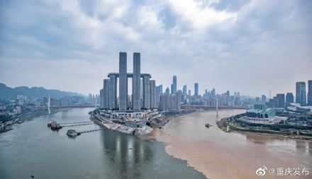 朝天门再现鸳鸯锅景观