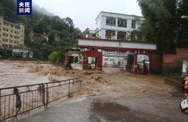 云南昭通彝良县两河镇暴雨已致3人遇难，仍有人员失联！