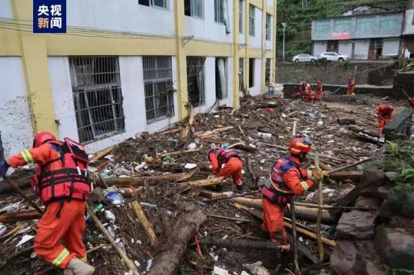 揪心！多地突降暴雨，云南3人遇难！巴中山体滑坡道路抢通中——