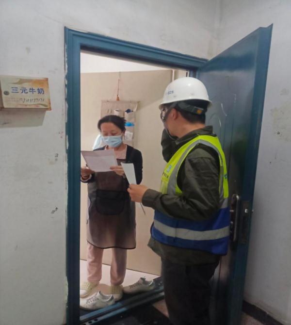 区重大项目中心开展云景里旧改外窗护栏拆除主题党日活动 区重大项目中心开展云景里旧改外窗护栏拆除主题党日活动