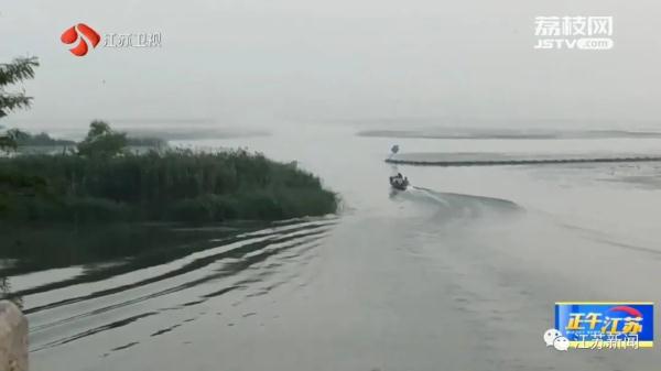 禁止垂钓牌到处都是,捕鱼艇依然在湖面乱窜!太湖苏州湾违法电捕鱼为何难以禁绝 禁止垂钓牌到处都是,捕鱼艇依然在湖面乱窜!太湖苏州湾违法电捕鱼为何难以禁绝