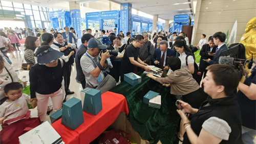 讲述《本草纲目》故事 推动中医药文化走向世界