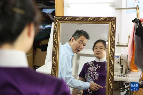 “龙凤旗袍”技艺：指尖艺术的传承