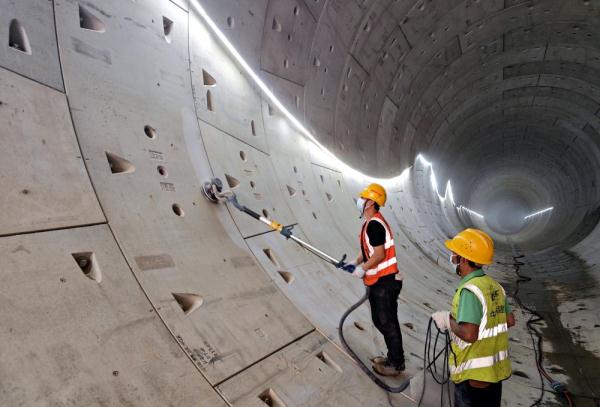 深圳市16号线地下综合管廊盾构贯通