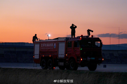 跨昼夜飞行保障，守护战鹰高飞远航！
