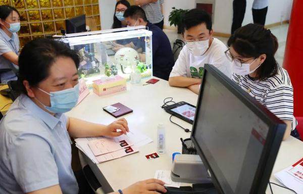 婚姻登记“跨省通办”第一天，他们顺利办完“人生大事”……