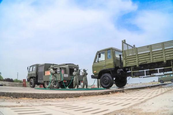 高能！防化兵展开救援应急演练