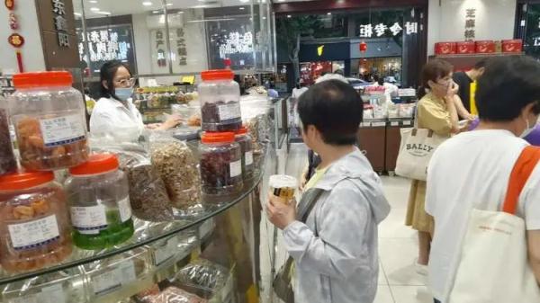 70多年老店即将关闭！市民纷纷赶来囤货
