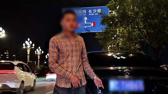 贵州一男子酒后找代驾,结果还是被抓了,原因让人哭笑不得 贵州一男子酒后找代驾,结果还是被抓了,原因让人哭笑不得