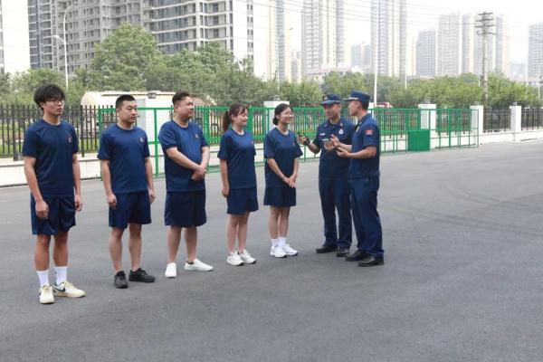 “沉浸式”体验消防员的一天，他们来了！