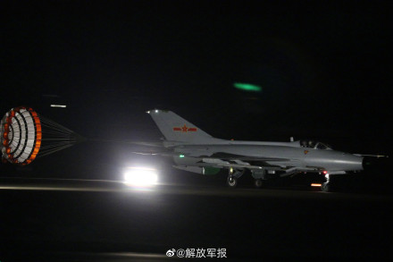 跨昼夜飞行保障，守护战鹰高飞远航！