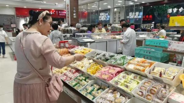 70多年老店即将关闭！市民纷纷赶来囤货