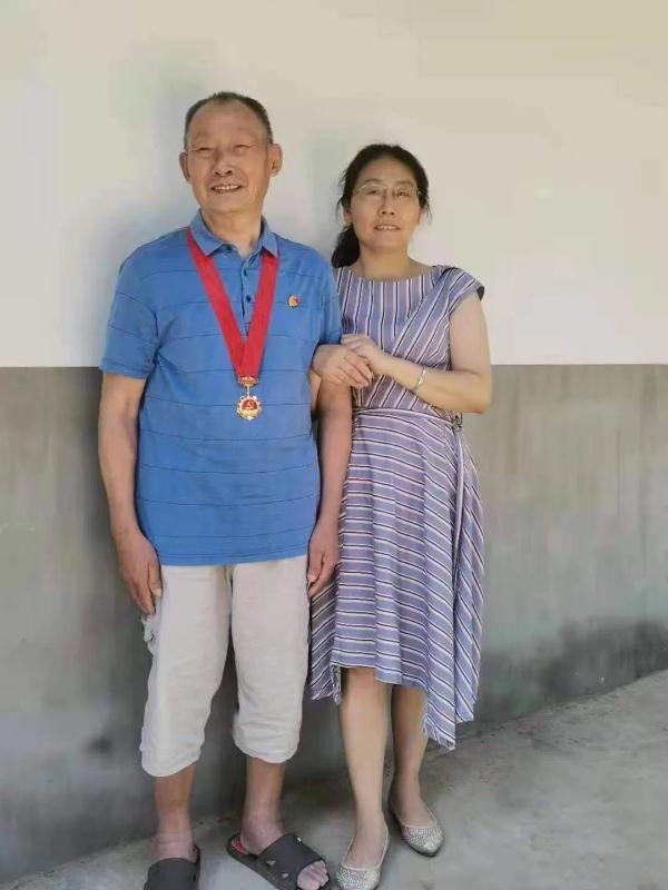 盲人外公自制二胡,成为美院学生毕业设计 盲人外公自制二胡,成为美院学生毕业设计