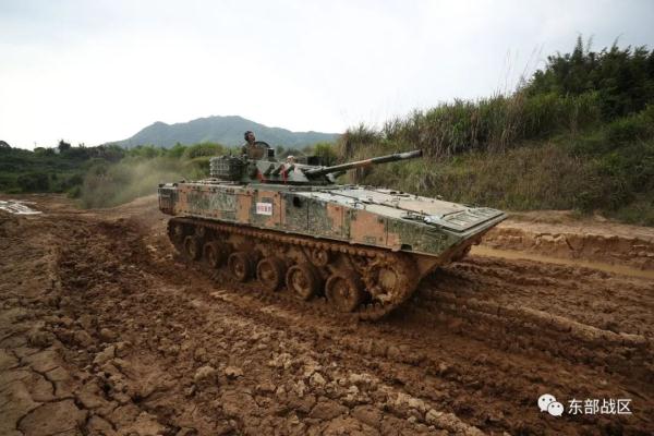 山地丛林,铁甲出击! 山地丛林,铁甲出击!