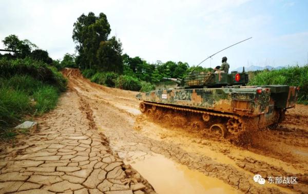 山地丛林,铁甲出击! 山地丛林,铁甲出击!