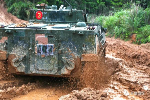 山地丛林,铁甲出击! 山地丛林,铁甲出击!