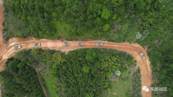 山地丛林,铁甲出击! 山地丛林,铁甲出击!