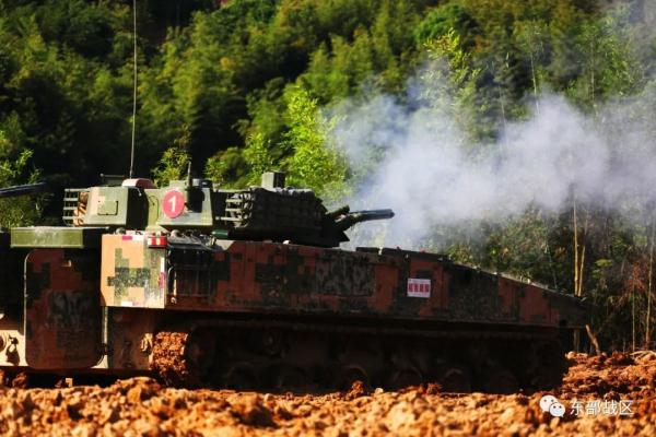 山地丛林,铁甲出击! 山地丛林,铁甲出击!