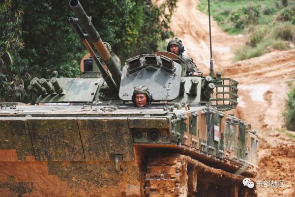 山地丛林,铁甲出击! 山地丛林,铁甲出击!