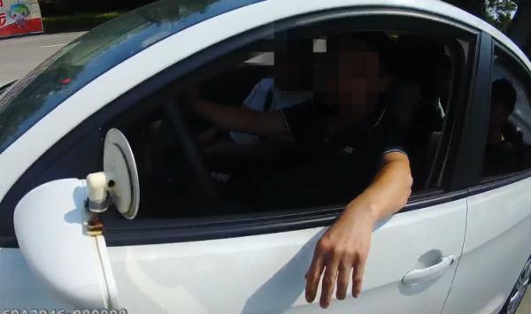 教练一个动作，导致自己被吊销驾照、失业，学员被拘留！