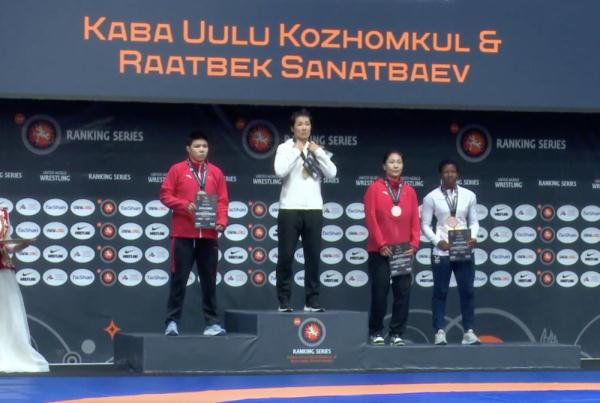 世界摔联积分赛比什凯克站：周凤女子68公斤级摘金