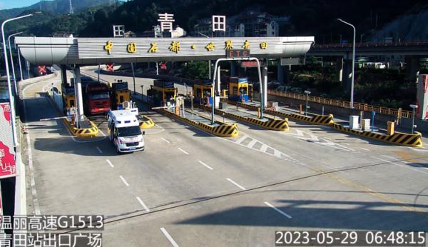 收费员多问一句，救下一条命！