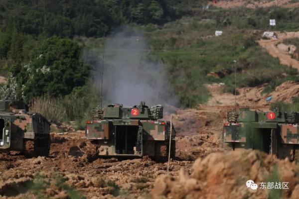 山地丛林,铁甲出击! 山地丛林,铁甲出击!