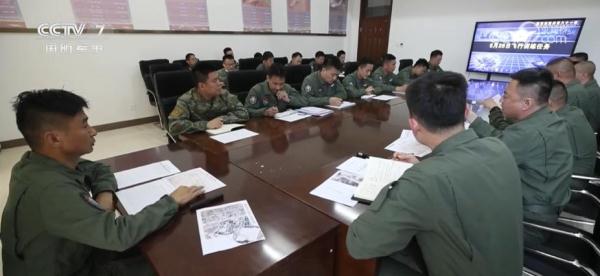 中国星辰 | 空中搜救高手如何做到次次“舱落机临”？