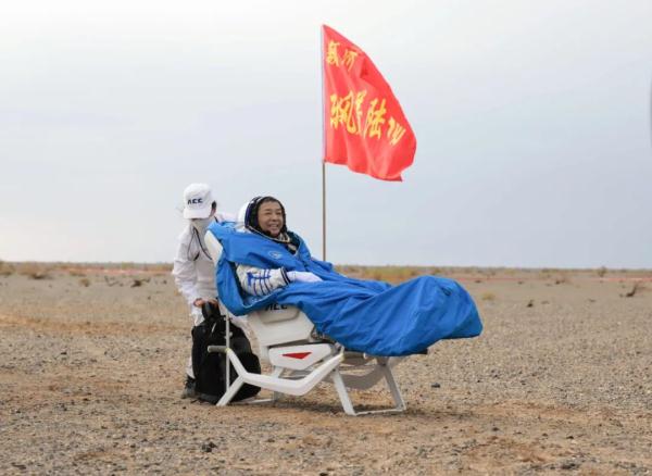 神舟十五号成功着陆!欢迎回家!返回地球第一餐,他们吃…… 神舟十五号成功着陆!欢迎回家!返回地球第一餐,他们吃……