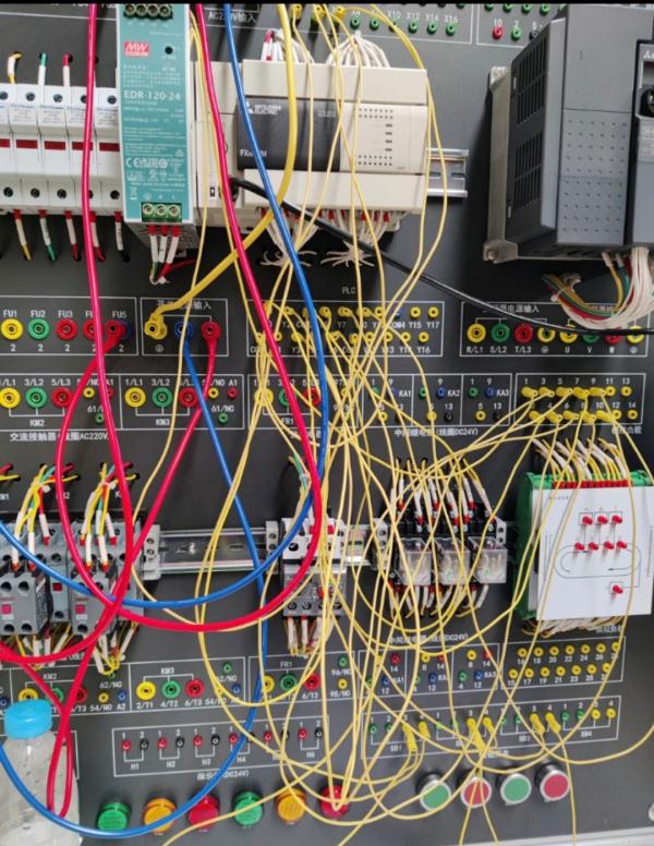 医学生互相扎针……被扎的那个得是“过命”的交情！