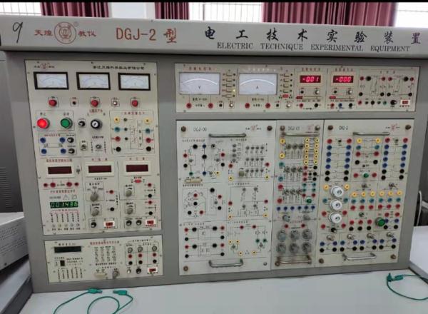 医学生互相扎针……被扎的那个得是“过命”的交情！