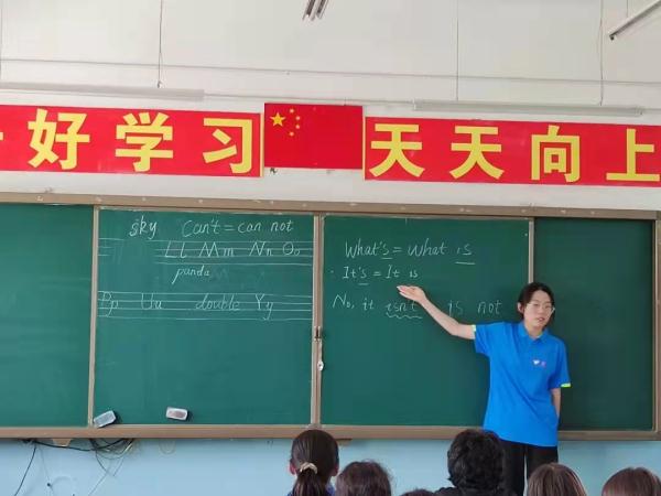 医学生互相扎针……被扎的那个得是“过命”的交情！