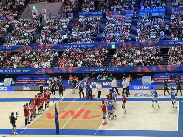 中国女排击败日本队 世界女排联赛四战全胜