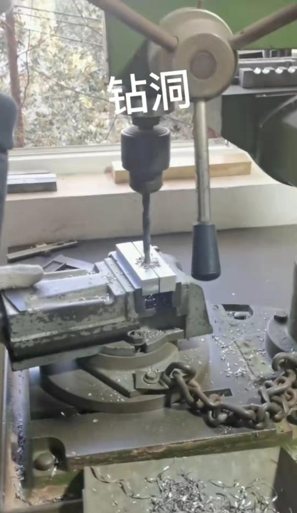 医学生互相扎针……被扎的那个得是“过命”的交情！