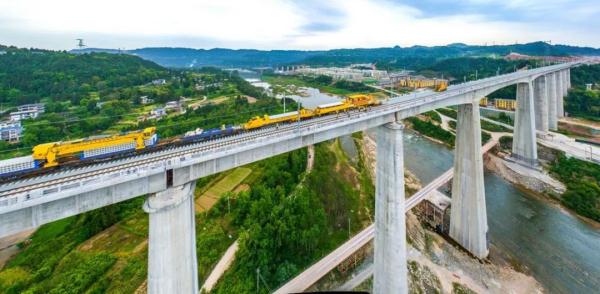 计划明年5月通车汉巴南铁路巴中段铺轨完成