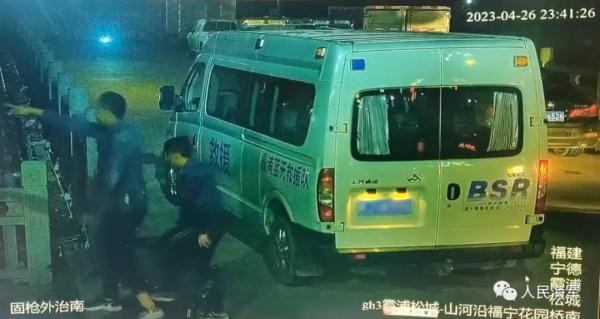 两名救人的海军战士，原来在部队双双立过功