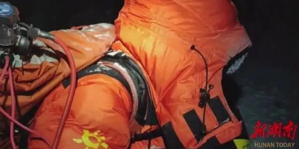 珠峰被救女子不愿支付全部救援费？救援者发声：不苛求，请停止网暴！