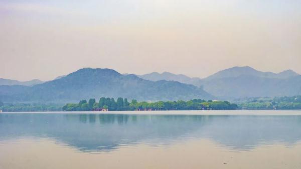 又回来了！西湖边密密麻麻的，但没想到的是...