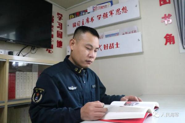 两名救人的海军战士，原来在部队双双立过功