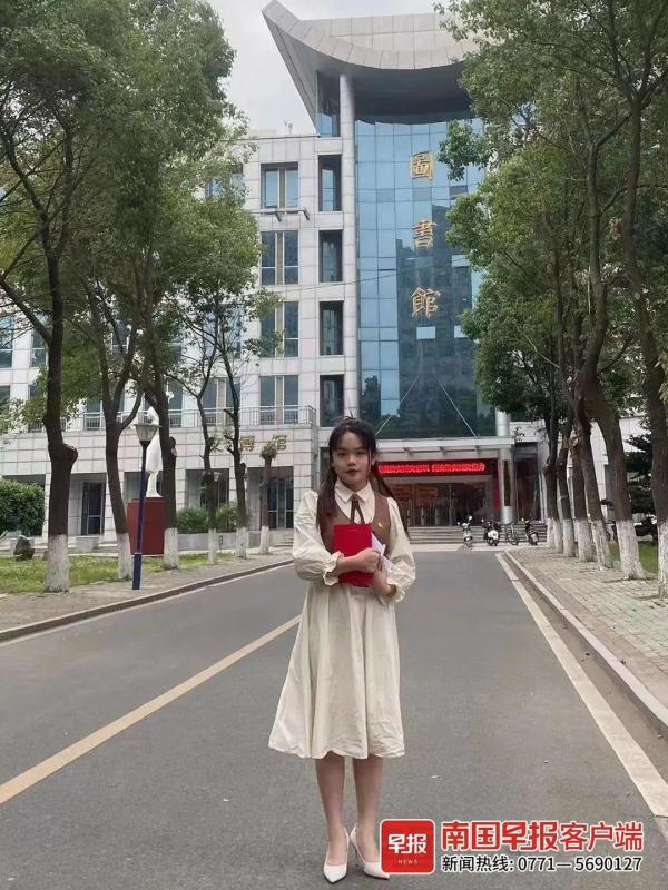 女大学生背冰箱爬楼！连续6年帮残疾父亲送货