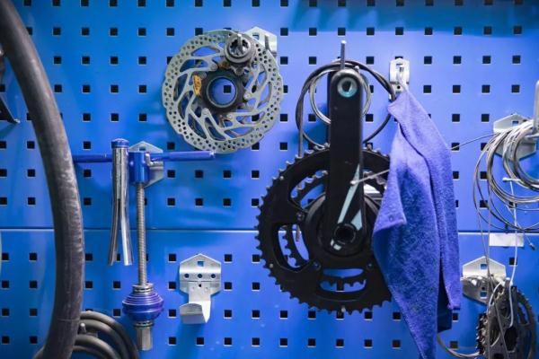 清华40余名学生免费修自行车上万辆！网友灵魂提问亮了……