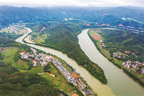 肇庆封开:轻舟泛江 山月人归