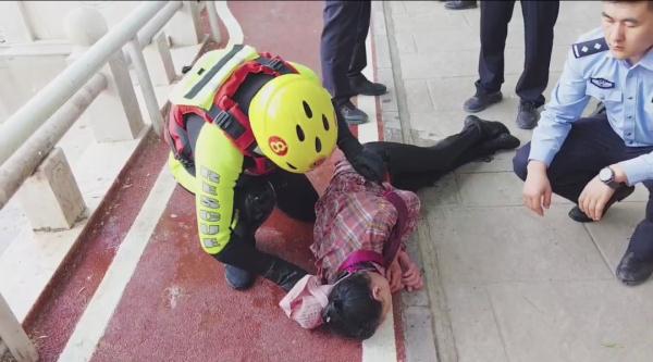 险丨银川女子不慎落入唐徕渠,漂了一个多小时! 险丨银川女子不慎落入唐徕渠,漂了一个多小时!