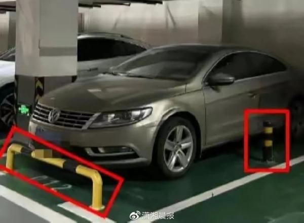 车主占车位拒绝挪车，业主怒焊警示柱！